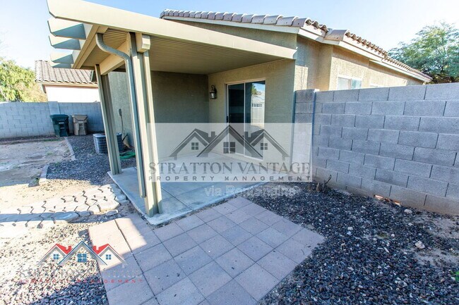 Building Photo - 16092 W Woodlands Ave