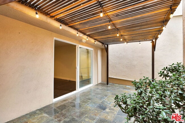 Building Photo - 1010 Palm Ave