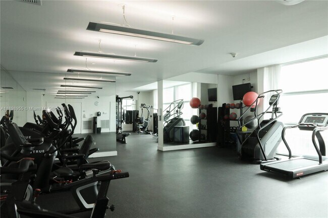 Building Photo - 350 NE 24th St