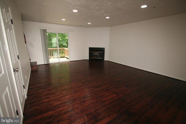 Building Photo - 124 Azalea Ct