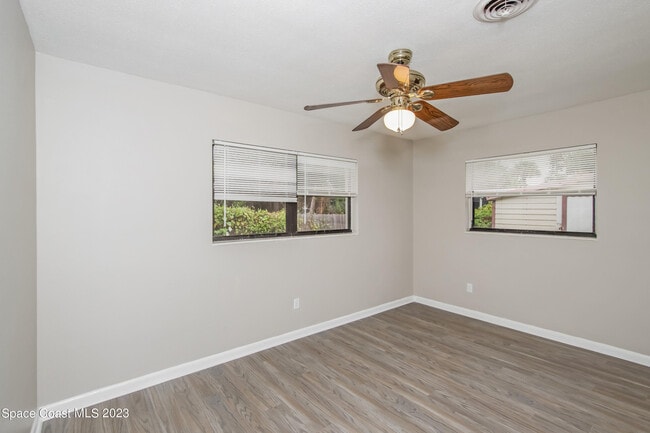 Building Photo - 472 Linda Ln