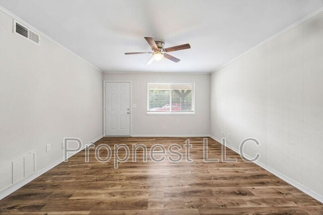 Building Photo - 2016 N Gregg Ave