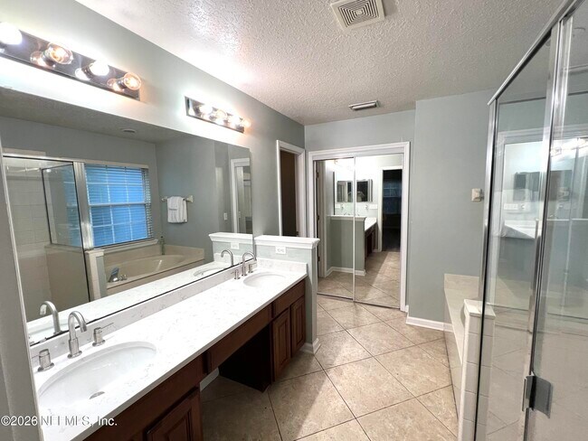 Building Photo - 1200 Stonehedge Trail Ln