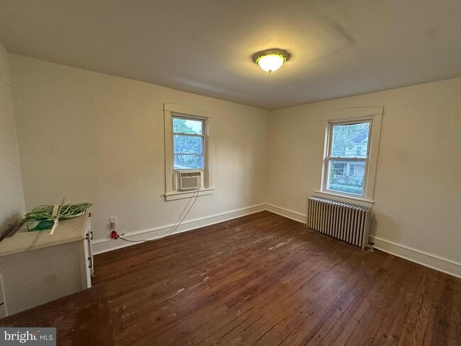 Building Photo - 211 Newton Ave