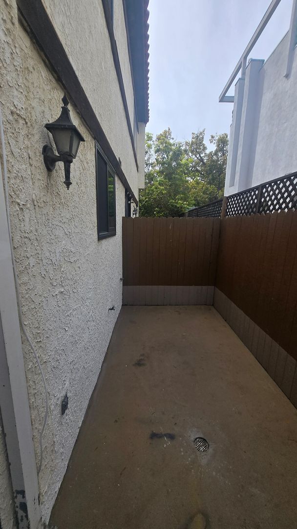 Building Photo - Large Santa Monica Townhouse minutes to th...