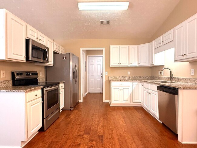 Building Photo - Beautiful 3-Bedroom Home in Desirable Ogle...