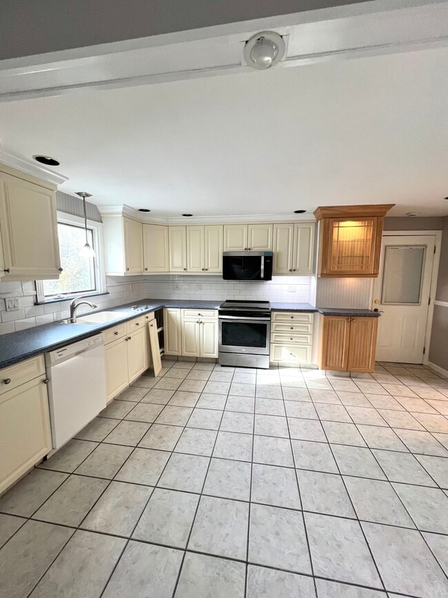 Building Photo - 121 N State St