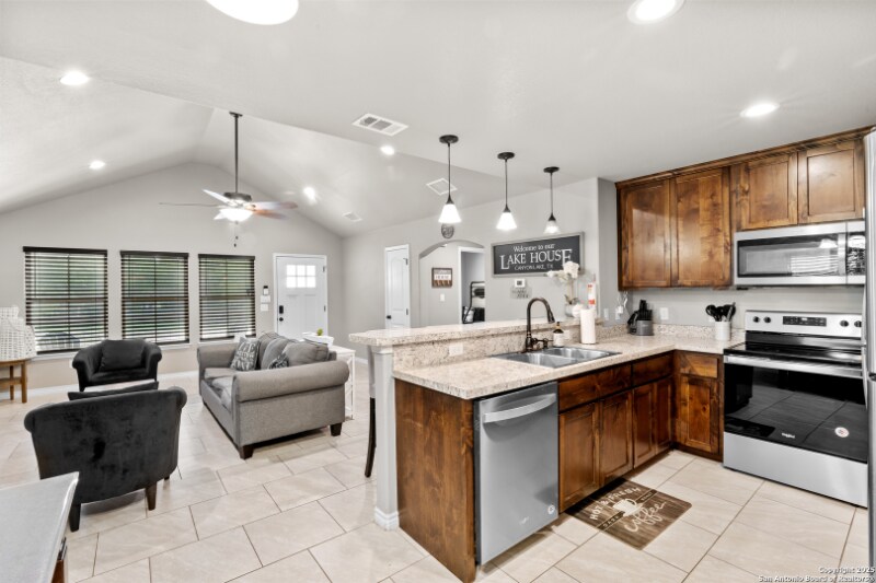 Building Photo - 2319 Westview Dr