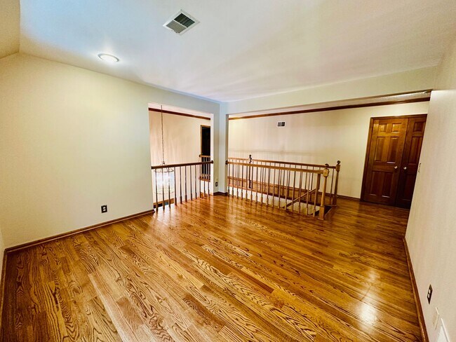 Building Photo - {13040} Spacious Cherry Creek Home + First...