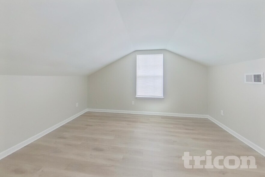 Building Photo - 1105 Glendevon Cir