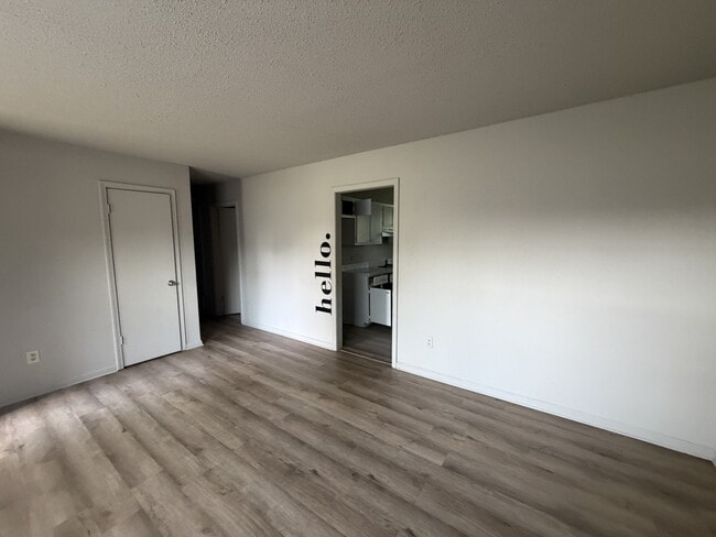 Building Photo - 905 Maple Dr