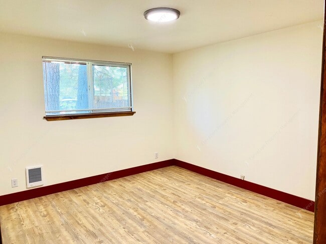 Building Photo - Recently Remodeled River West 3BR - 2BA Home
