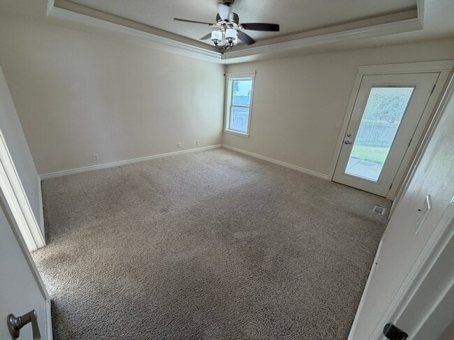 Building Photo - 435 NE Greystone Loop