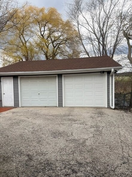 Building Photo - 1630 W Greenwood Ave