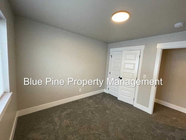 Building Photo - 2925 Sunburst Dr