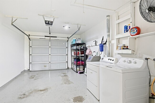 Building Photo - 2015 Woodcrest Dr