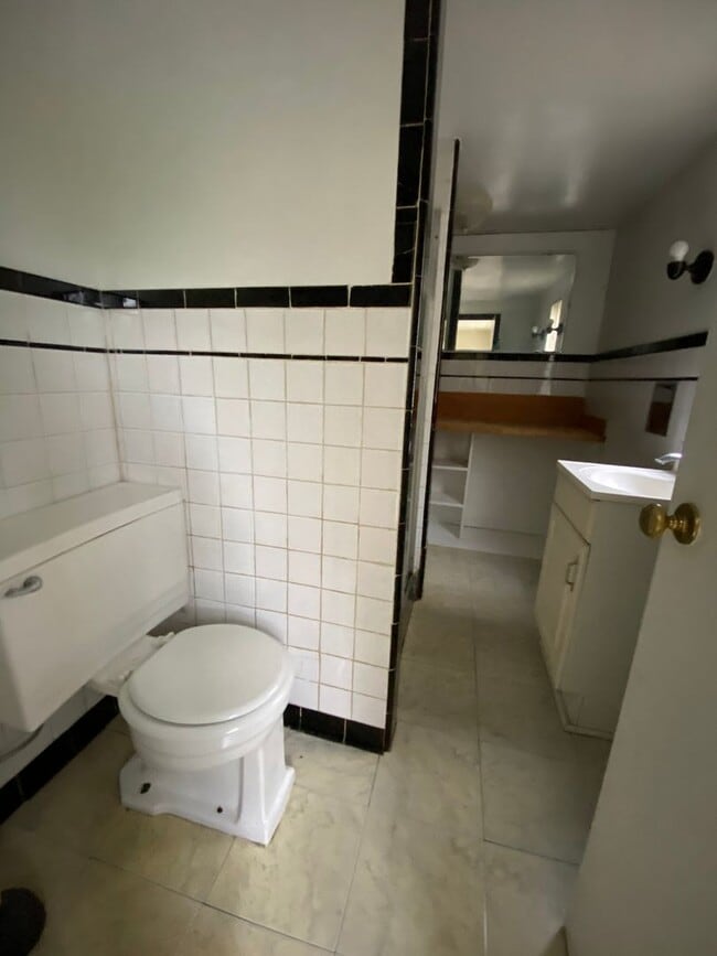 Building Photo - AVAILABLE MAY 2026 - Check out this 2 Bedroom Home w/ Garage in Duquesne Heights!