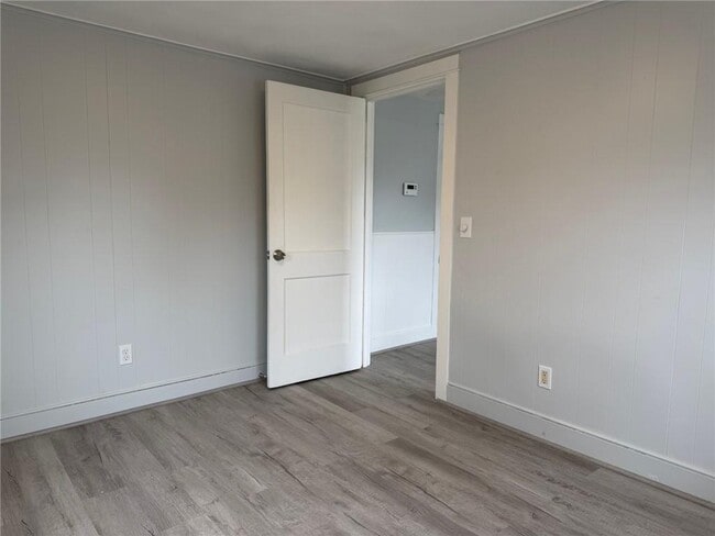 Building Photo - 144 Hopkins Hill Rd