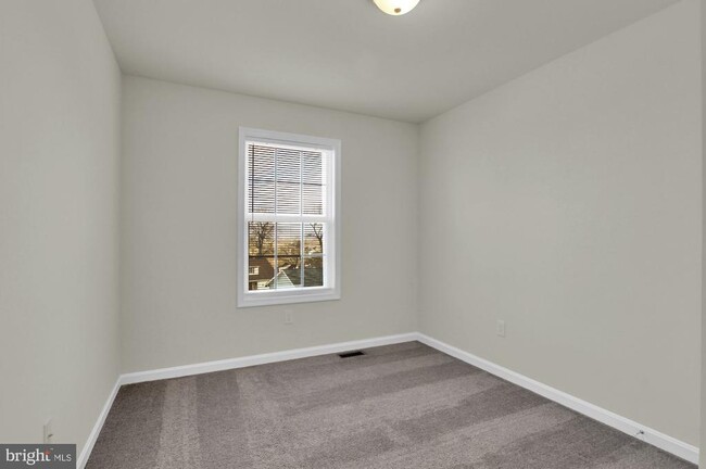Building Photo - 10-30 Millrace Ct