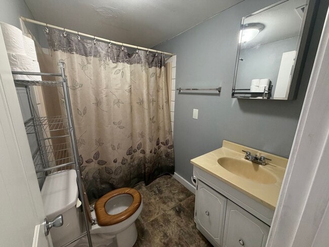 Building Photo - 2 Bed/1 bath House on 2 Acres!