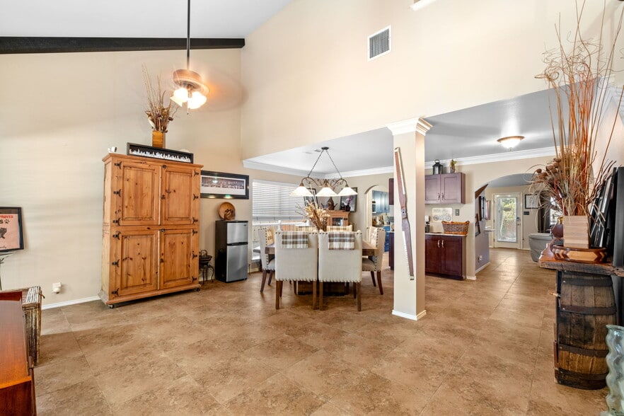 Building Photo - 12211 Hart Crest