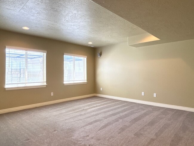 Building Photo - Beauty & Space on Premium Corner Lot!