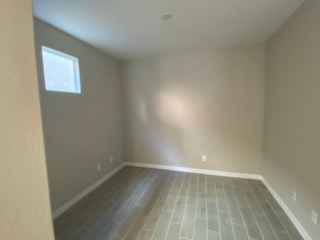 Building Photo - 1312 N Zane Dr