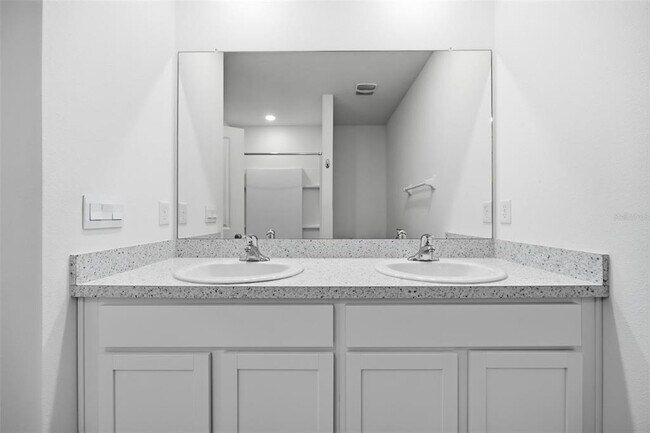 Building Photo - 34118 Jasper Stone Dr