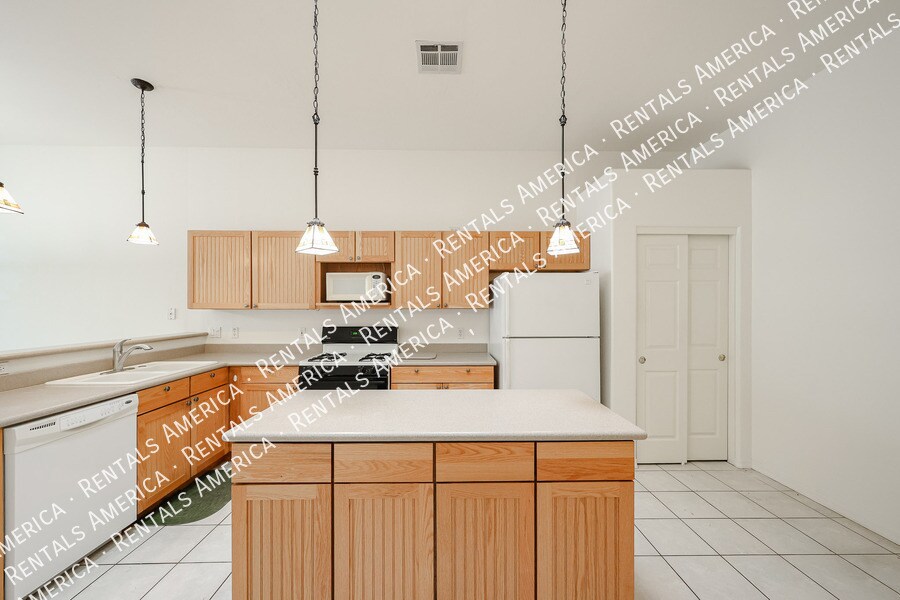 Building Photo - 6730 E Hermosa Vista Dr