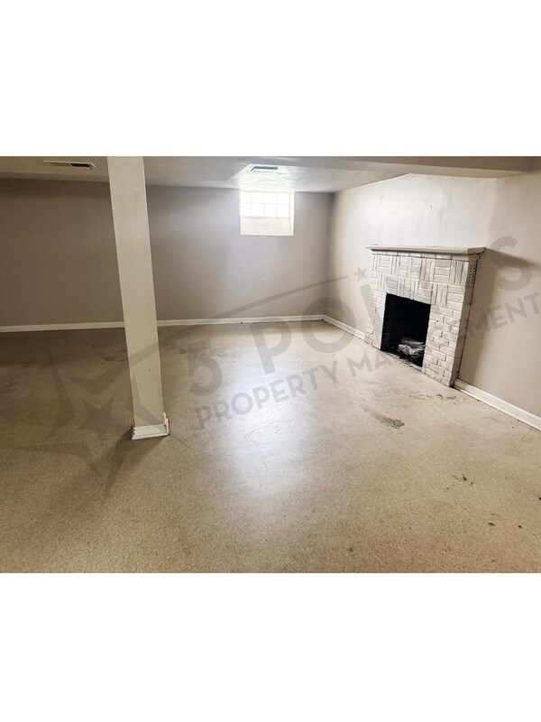 Building Photo - 4404 E 175th St