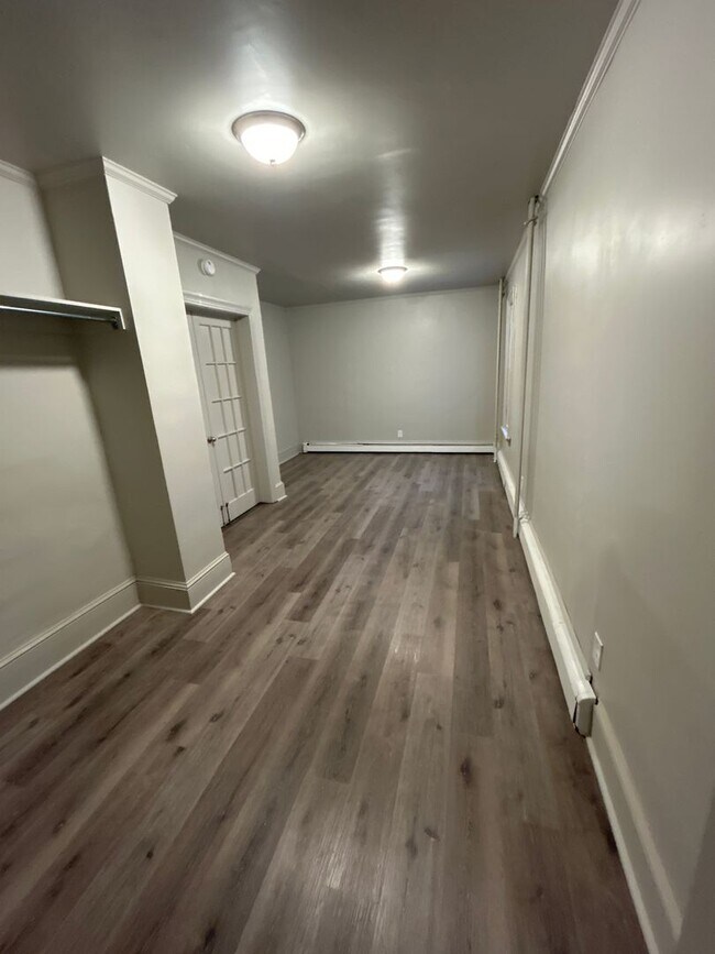 Building Photo - 3rd St 31-33 N