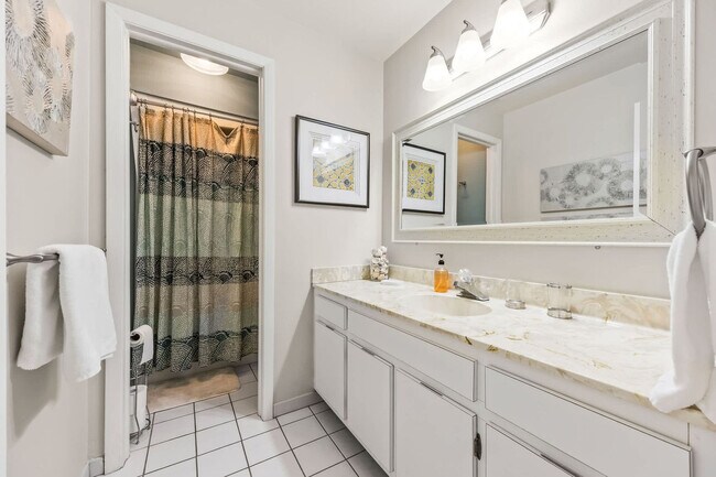Building Photo - 8754 Honeysuckle Way
