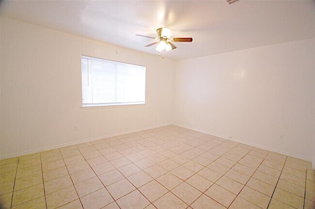 Building Photo - 5704 Edgemoor Dr