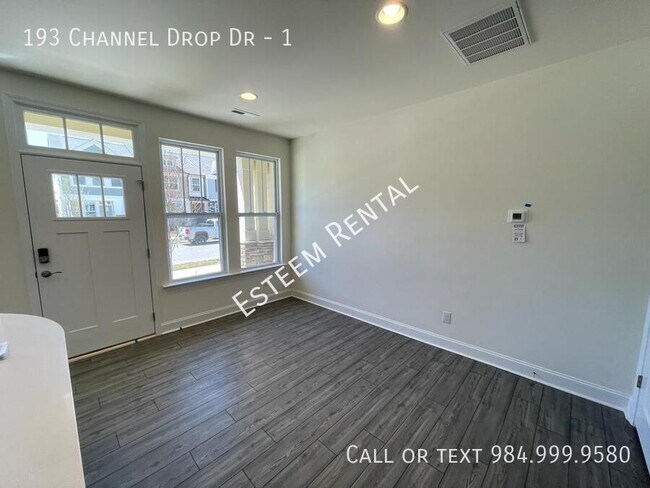 Building Photo - 193 Channel Drop Dr