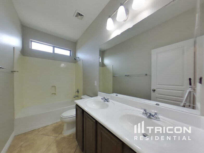 Building Photo - 37878 W Olivo St