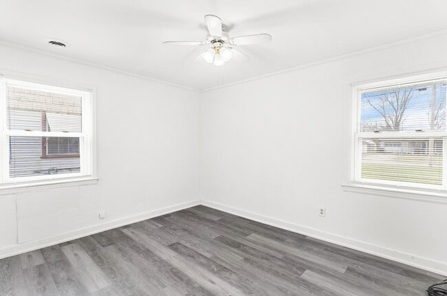 Building Photo - 368 Erskine Ave