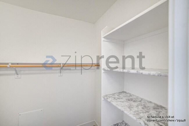 Building Photo - Unit