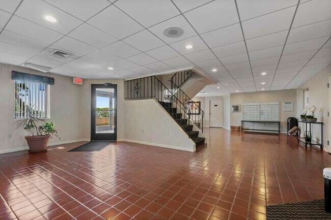 Building Photo - 295 Lynn Shore Dr