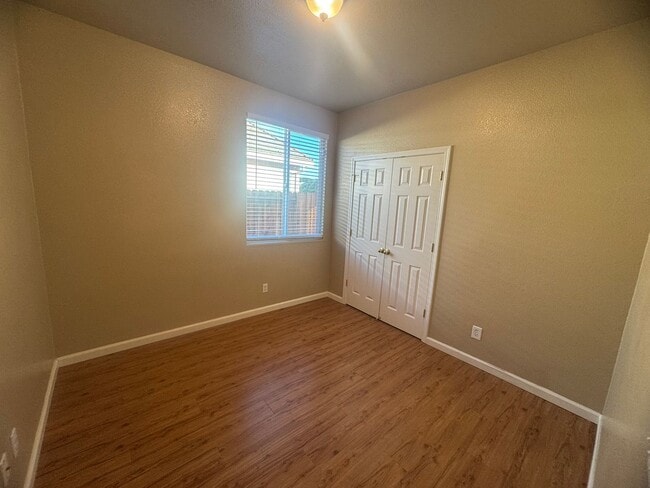 Building Photo - Spacious 4 Bedroom Home in Elk Grove