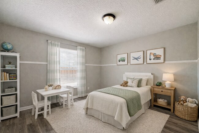 Building Photo - Move-In Ready 3 Bed Home with Garage & Fenced Yard in Tampa, FL