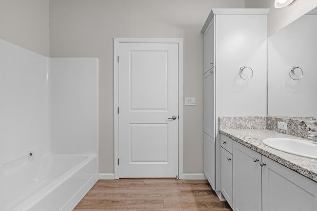 Building Photo - Wood Ranch Duplex 519