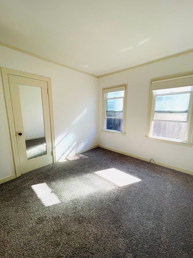 Building Photo - 482