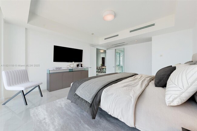 Building Photo - 9349 Collins Ave