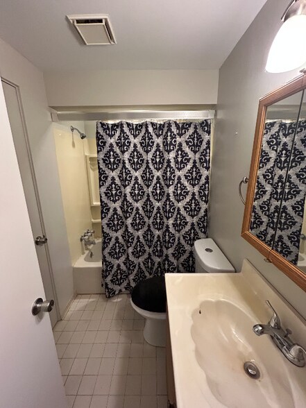 Building Photo - 190 Andrew Dr