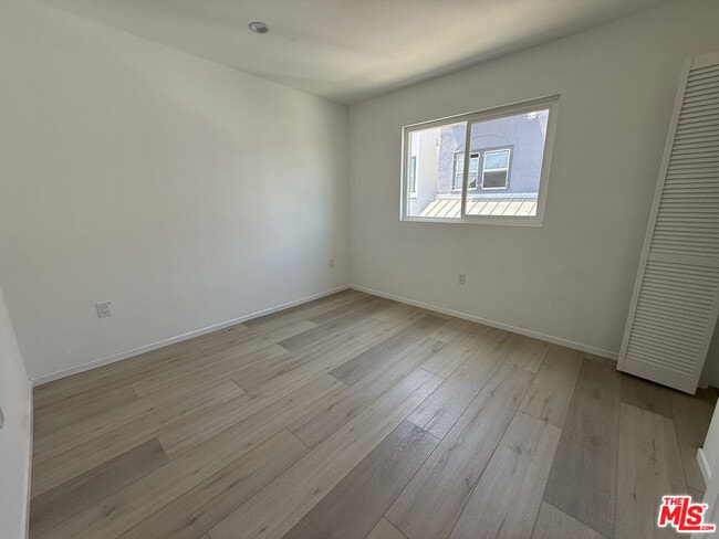 Building Photo - 1531 E 92nd St