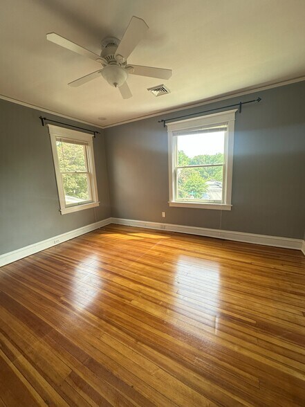 Building Photo - 2124 Lakeview Ave