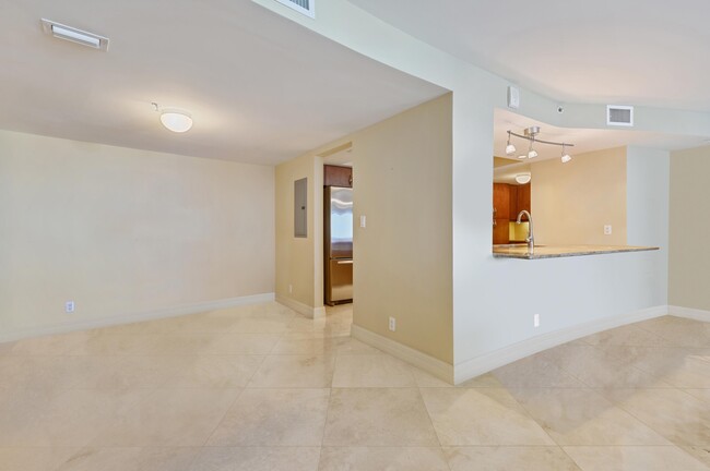 Building Photo - 3000 N Ocean Dr