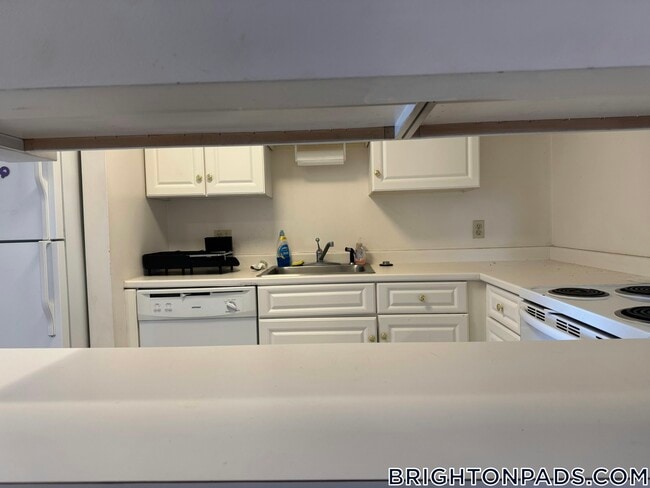 Building Photo - 8-10 Glencoe St