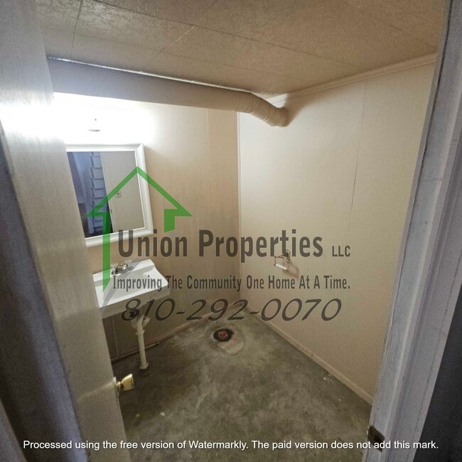 Building Photo - 3033 Pine Grove Ave