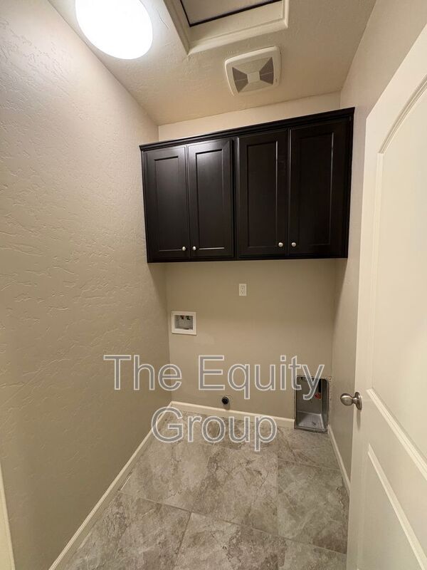 Building Photo - 3234 N Noyes Ct